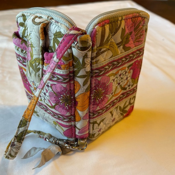 🔥Verá Bradley Wristlet Cellphone Wallet in Floral Print 🔥 - Picture 6 of 8